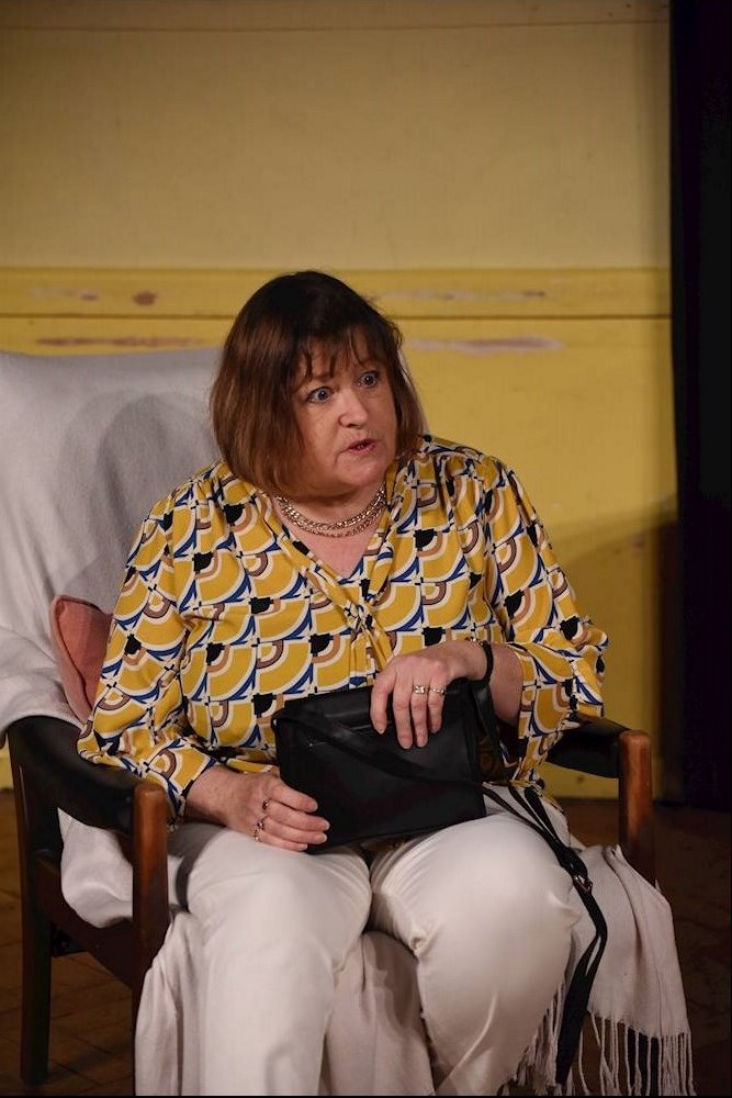 Jane Alsop as Bridie in Flamingoland (2020).