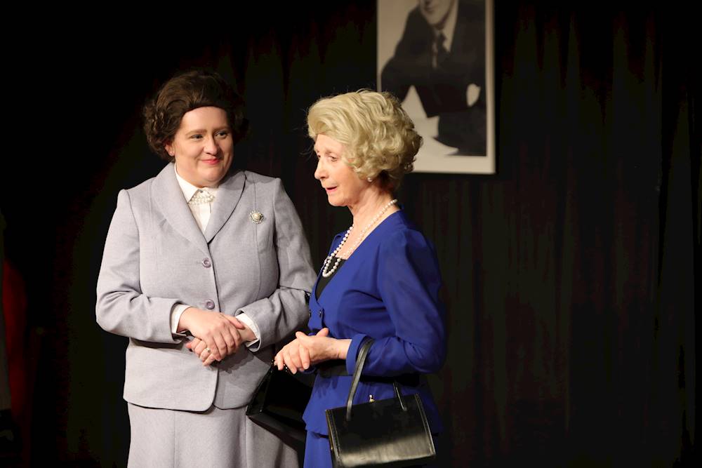 Sarah Carter as Liz and Maggie Smith as Mags in Handbagged (2019).