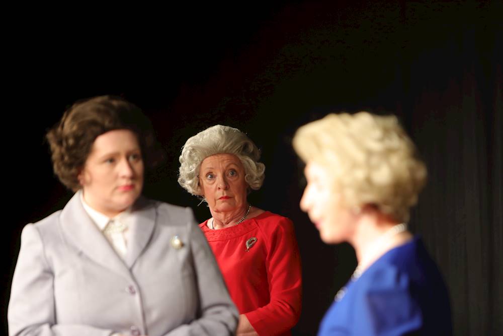 Sarah Carter as Liz, Jane Fosbrook as Q and Maggie Smith as Mags in Handbagged (2019).